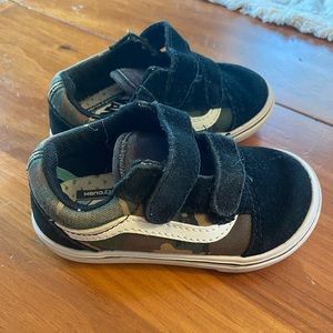Used camo toddler vans size 6